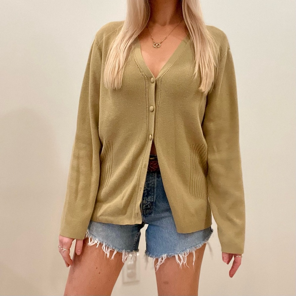 Vintage Covered Button V-neck Cardigan in Khaki/Camel